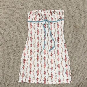 💕💙💚EDIKTED Floral Strapless Dress